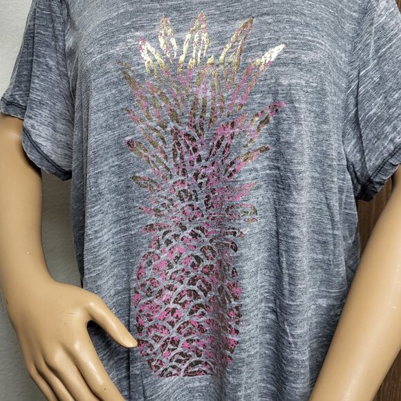 Torrid Classic Fit short-sleeve t-shirt with yellow gold metallic pineapple 3X - Picture 2 of 7